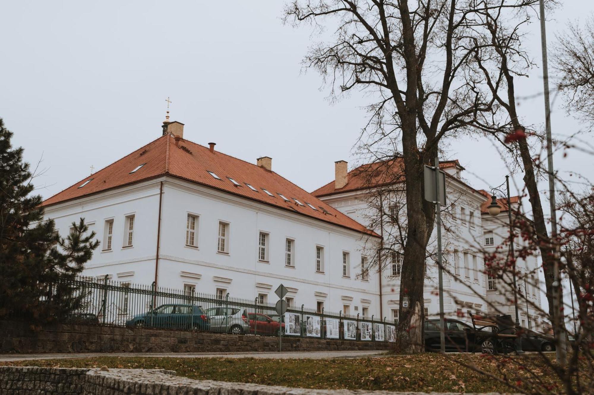 Pokoje Goscinne Domu Pielgrzyma W Supraslu Exterior photo